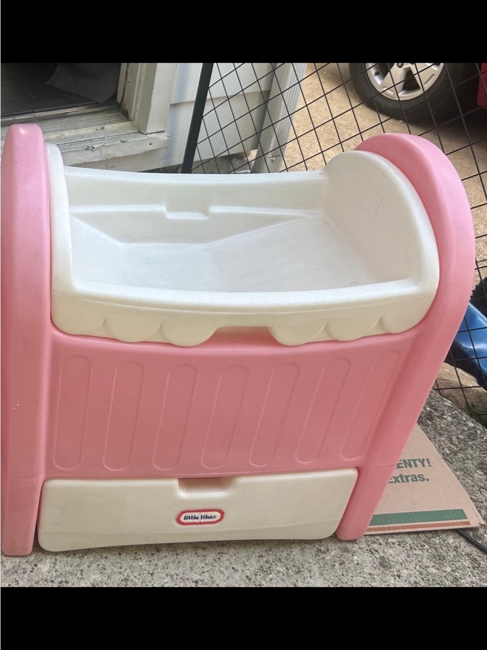 Little Tikes Pink bassinet
